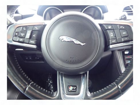 Used 2017 Jaguar F-PACE R-Sport image 12