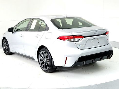 Used 2023 Toyota Corolla SE FWD image 5