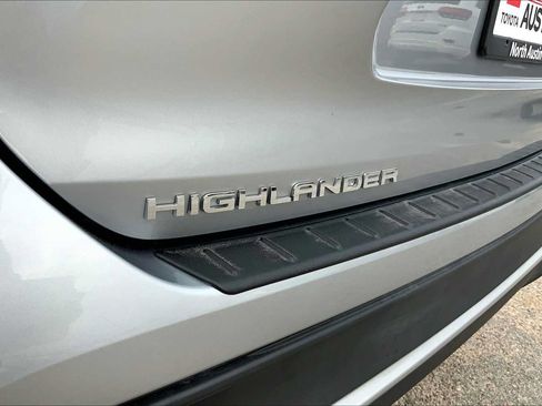 Used 2024 Toyota Highlander XSE FWD image 31