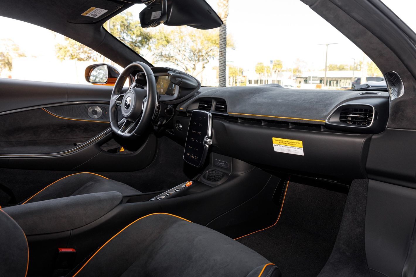 Used 2025 McLaren Artura RWD image 38