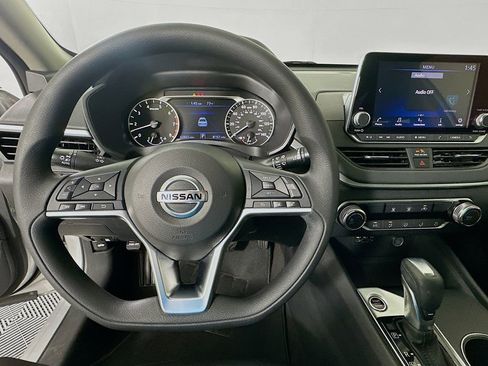 Used 2022 Nissan Altima 2.5 SV FWD image 11