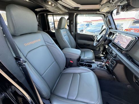 Used 2025 Jeep Gladiator Mojave AWD/4WD image 25