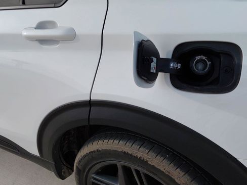 Used 2025 Ford Explorer ST-Line w/ ST-Line Street Pack image 25