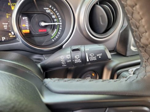 Used 2023 Jeep Wrangler Unlimited AWD/4WD image 30
