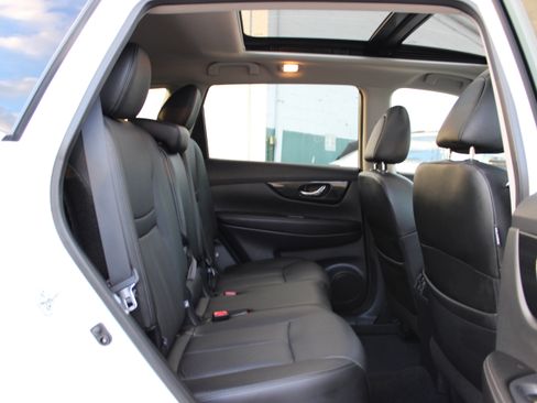 Used 2019 Nissan Rogue SL w/ Premium Package image 14