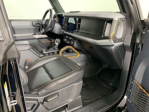 Used 2023 Ford Bronco Badlands w/ Sasquatch Package image 40