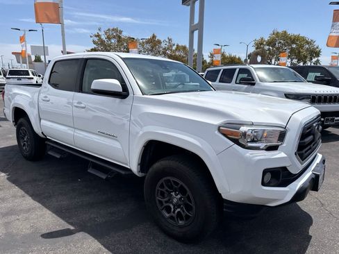 Used 2018 Toyota Tacoma SR5 AWD/4WD image 10