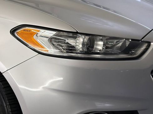 Used 2015 Ford Fusion SE w/ Equipment Group 202A FWD image 10