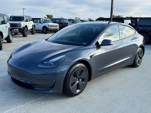 Used 2022 Tesla Model 3 Long Range AWD/4WD image 9
