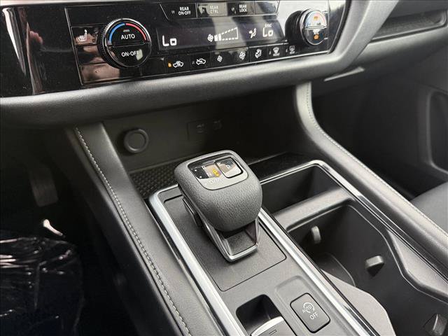 Used 2024 Nissan Pathfinder SV FWD image 17