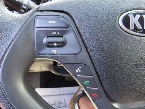 Used 2017 Kia Forte LX image 27