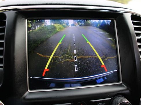 Used 2018 Jeep Grand Cherokee Limited image 9