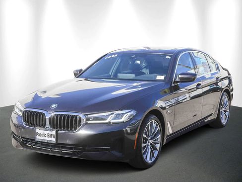 Certified 2023 BMW 530e w/ Convenience Package image 3