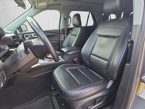Certified 2022 Ford Explorer XLT w/ Equipment Group 202A RWD image 16
