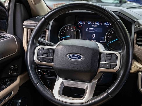 Used 2023 Ford Expedition Limited image 9