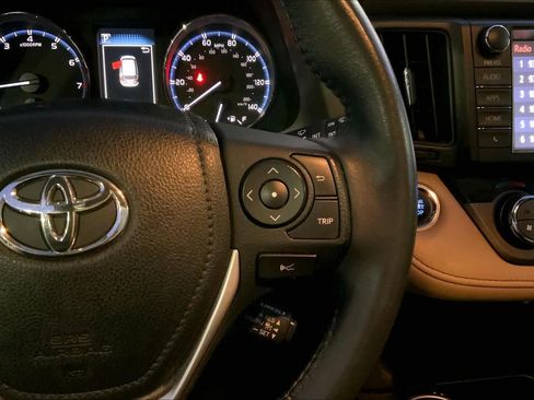 Used 2016 Toyota RAV4 Limited image 24