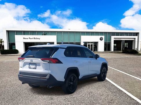 Used 2022 Toyota RAV4 XLE image 8