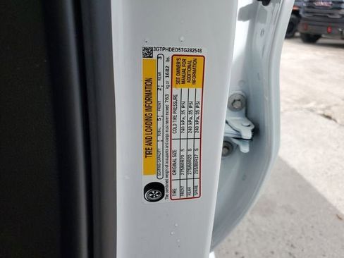 New 2026 GMC Sierra 1500 SLT image 32