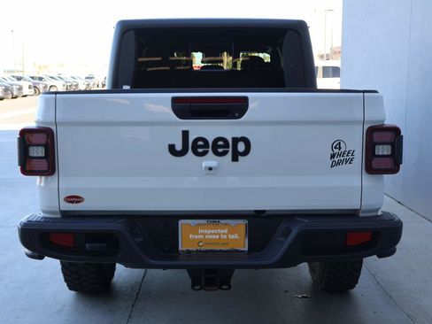 Used 2025 Jeep Gladiator Sport image 4