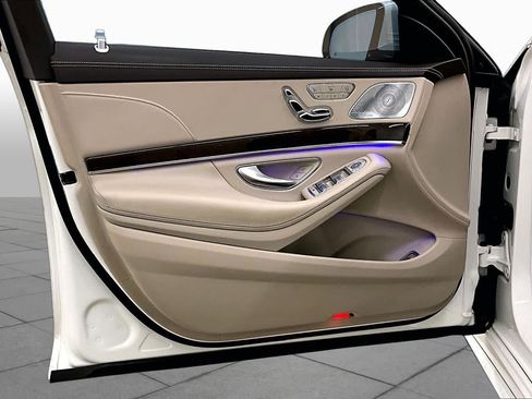 Used 2019 Mercedes-Benz S 560 Sedan image 25