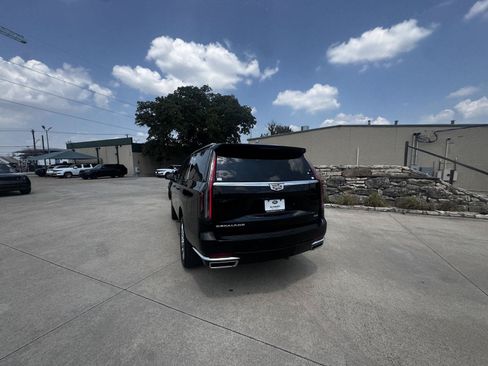 Used 2023 Cadillac Escalade ESV Premium Luxury AWD/4WD image 4