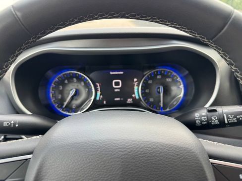 Used 2023 Chrysler Pacifica Touring-L FWD image 26