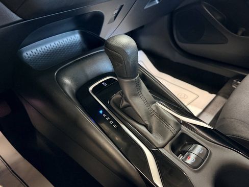 Used 2022 Toyota Corolla LE FWD image 38