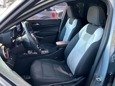 Used 2024 Chevrolet Trax RS w/ Driver Confidence Package image 8