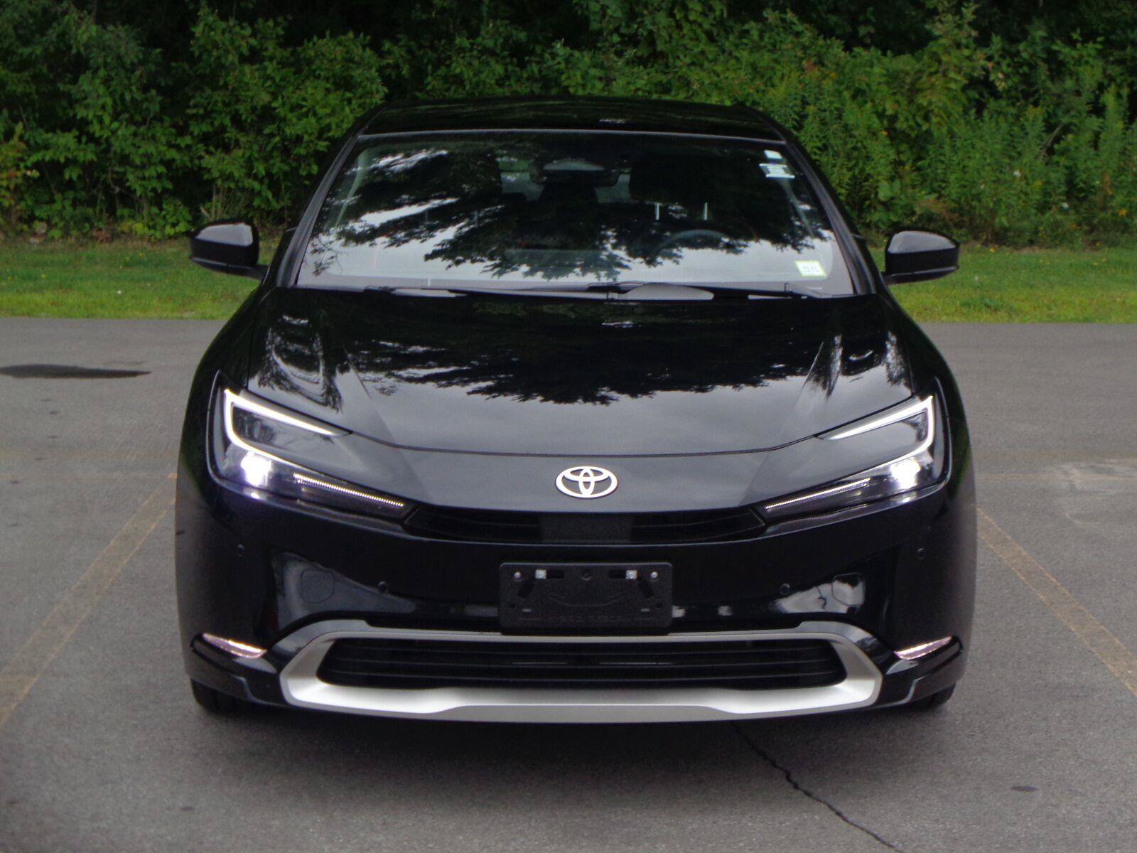 Used 2023 Toyota Prius Prime FWD image 2
