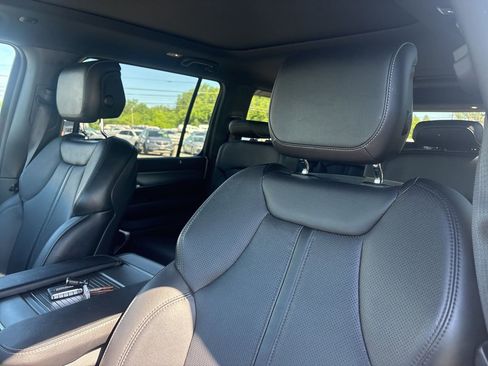 Used 2024 Jeep Wagoneer Series II AWD/4WD image 3