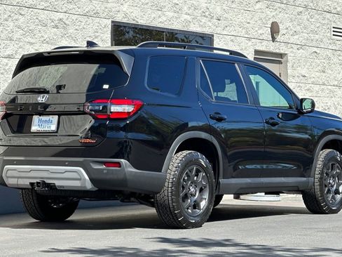 New 2025 Honda Pilot TrailSport image 4