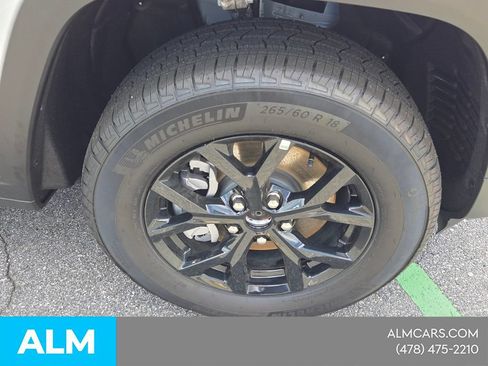 Used 2025 Jeep Grand Cherokee L Altitude AWD/4WD image 19