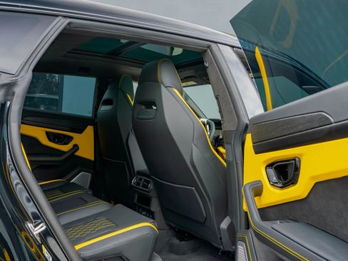 Used 2025 Lamborghini Urus SE image 69