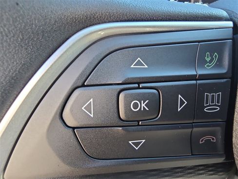 New 2025 Jeep Grand Cherokee Altitude image 17