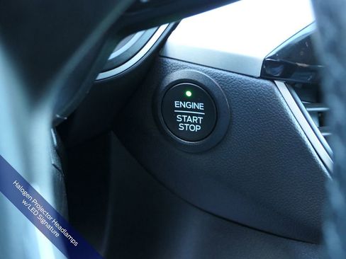 Used 2022 Ford Escape SE w/ SE Sport Appearance Package image 19