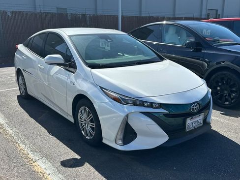 Used 2019 Toyota Prius Prime Plus FWD image 2