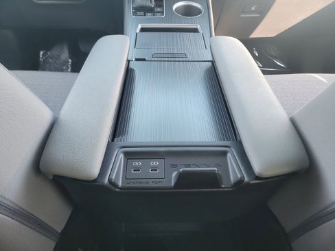 Used 2025 Toyota Sienna LE w/ LE Plus Package FWD image 19