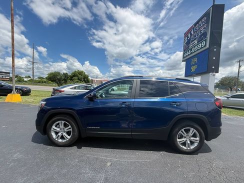 Used 2022 GMC Terrain SLE w/ Driver Convenience Package FWD image 7