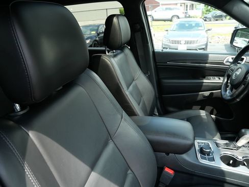 Used 2020 Jeep Grand Cherokee Limited AWD/4WD image 31