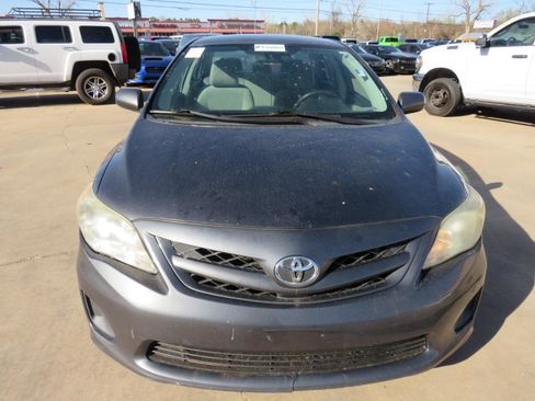 Used 2011 Toyota Corolla LE FWD image 2