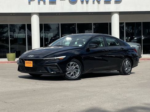 Used 2024 Hyundai Elantra SEL image 2
