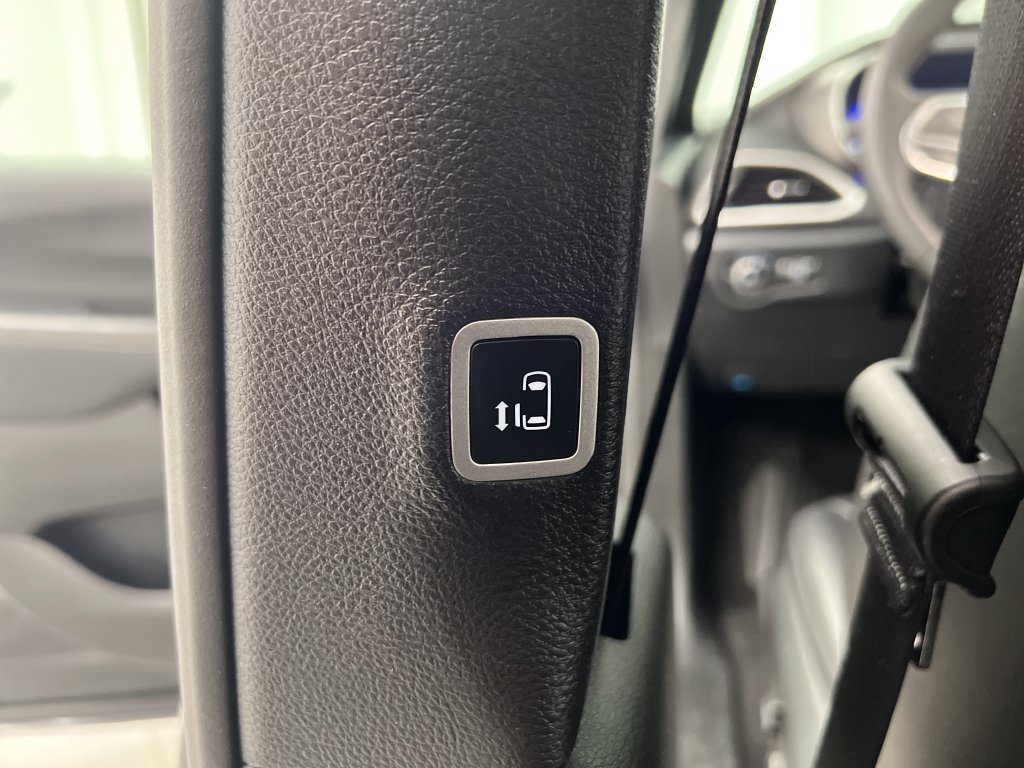 Used 2025 Chrysler Pacifica Select FWD image 20