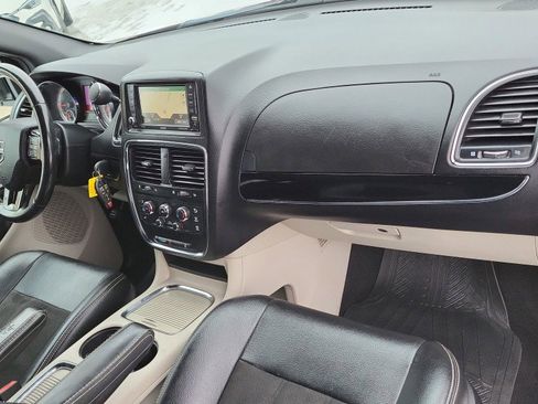 Used 2019 Dodge Grand Caravan SXT w/ Rear Park Assist Package image 19