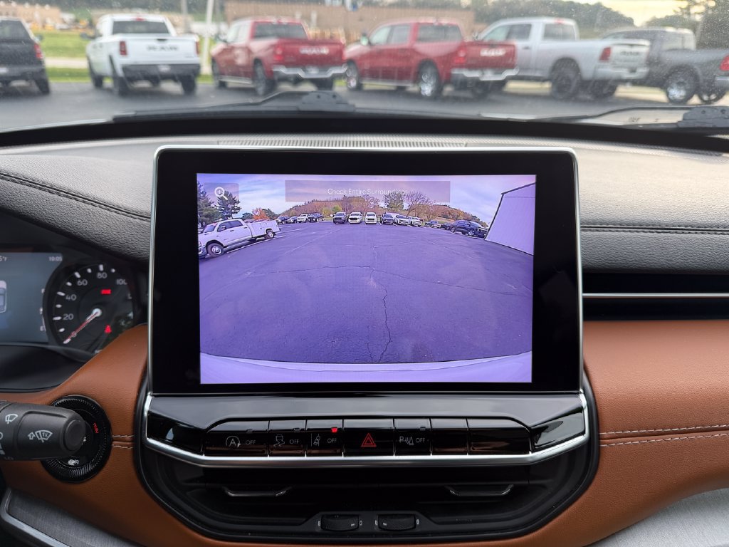 Used 2025 Jeep Compass Limited AWD/4WD image 27