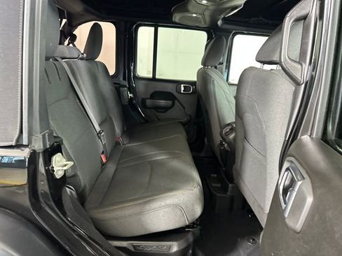 Used 2024 Jeep Wrangler Unlimited image 26