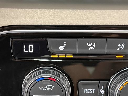 Used 2023 Volkswagen Atlas SEL R-Line AWD/4WD image 27