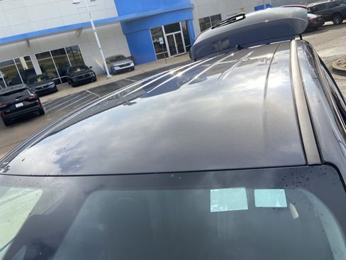 Used 2023 Chrysler Pacifica Touring-L image 27