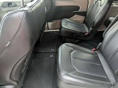 Used 2023 Chrysler Pacifica Touring-L FWD image 26