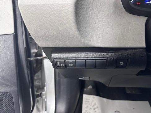 Used 2020 Toyota Corolla LE image 22