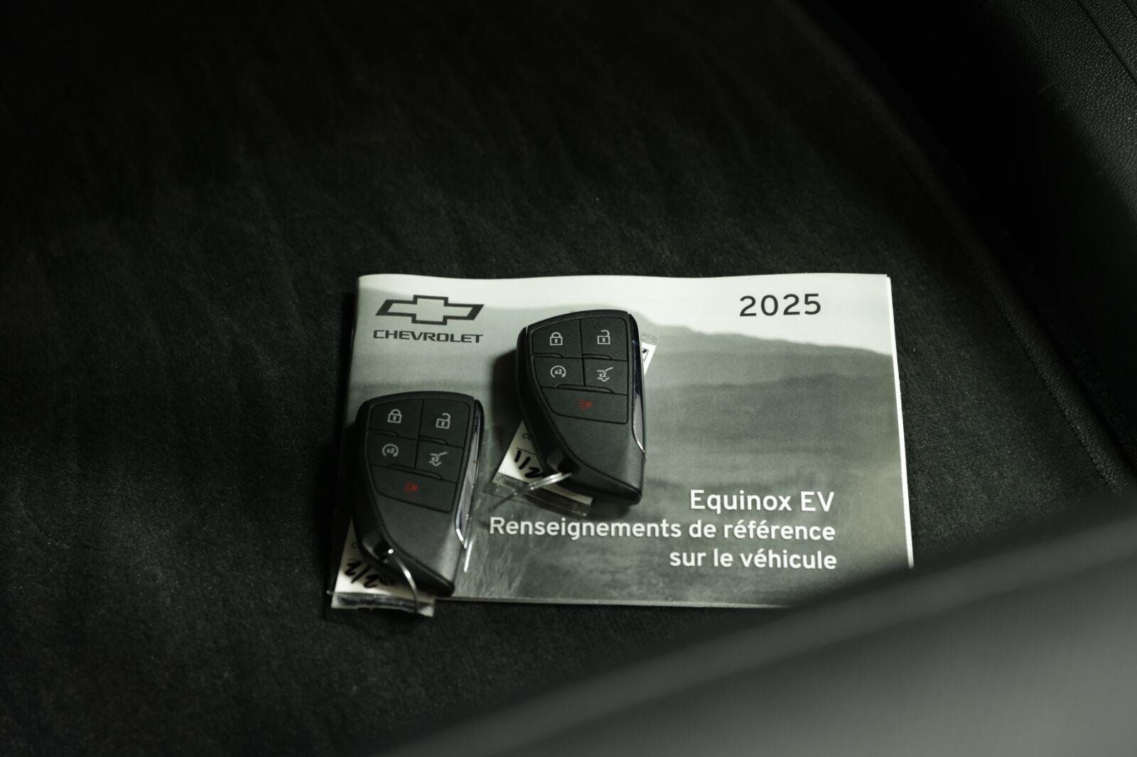 Certified 2025 Chevrolet Equinox EV LT w/ Convenience Package FWD image 26